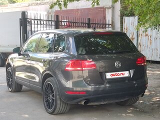 2010 Volkswagen Touareg II, серый, 1450000 рублей, вид 4