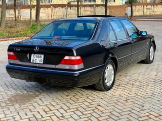 1997 Mercedes-Benz S-Класс 320 III (W140) Рестайлинг, чёрный, 4350000 рублей, вид 4