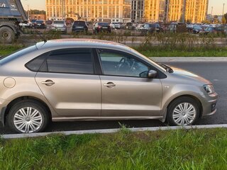 2016 Volkswagen Polo V Рестайлинг, бежевый, 970000 рублей, вид 1