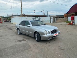 2001 Mercedes-Benz E-Класс 240 II (W210, S210) Рестайлинг, серебристый, 700000 рублей, вид 3