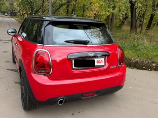 2020 Mini Hatch Cooper III (F55/F56) Рестайлинг, красный, 3500000 рублей, вид 5