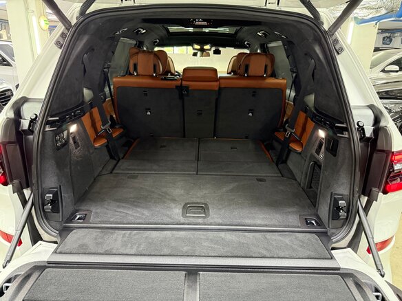 2025 BMW X7 40i I (G07) Рестайлинг, белый - вид 29