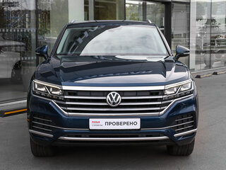 2018 Volkswagen Touareg III, синий, 4598000 рублей, вид 2