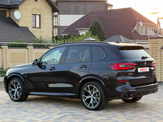 2020 BMW X5 40d IV (G05/G18), чёрный, 7200000 рублей, вид 4