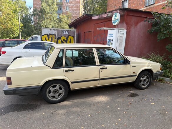 1990 Volvo 740, бежевый - вид 2