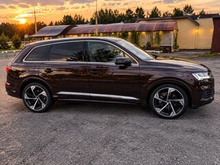 2021 Audi Q7 45 TDI II (4M) Рестайлинг, коричневый, 6500000 рублей, вид 3