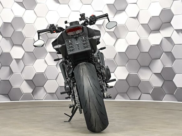 2024 Yamaha MT-09 (FZ-09), чёрный, 1075000 рублей - вид 5
