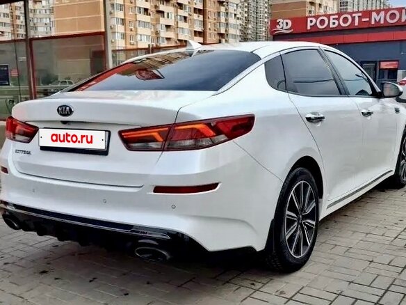 2019 Kia Optima IV Рестайлинг, белый, 1850000 рублей - вид 2