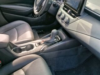 2021 Toyota Corolla XII (E210), белый, 1620000 рублей, вид 3