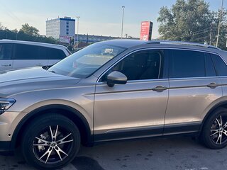 2018 Volkswagen Tiguan II, бежевый, 1900000 рублей, вид 2