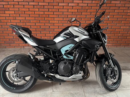 2025 Kawasaki Z 900RS, серебристый, 1050650 рублей, вид 1