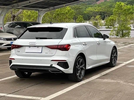 2022 Audi A3 Sportback 35 TFSI IV (8Y), белый, 2200000 рублей, вид 4