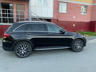 2020 Mercedes-Benz GLC 300 e I (X253) Рестайлинг, чёрный, 4800000 рублей, вид 3