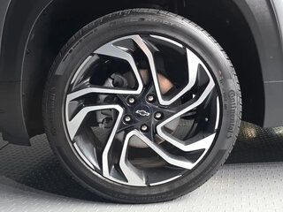 2023 Chevrolet TrailBlazer III Рестайлинг, серебристый, 2140000 рублей, вид 5