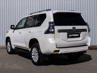 2013 Toyota Land Cruiser Prado 150 Series Рестайлинг 1, белый, 3099000 рублей, вид 2