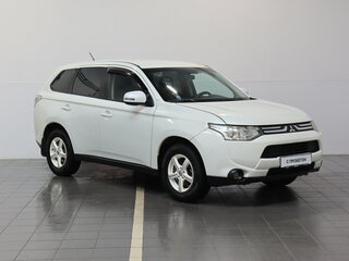 2013 Mitsubishi Outlander III, белый, 979000 рублей, вид 3