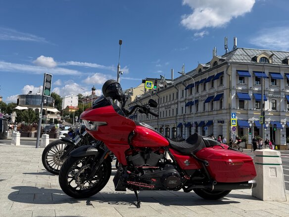 2025 Harley-Davidson CVO Road Glide ST, красный