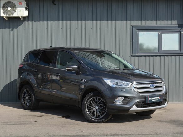 2018 Ford Kuga II Рестайлинг, серый - вид 3