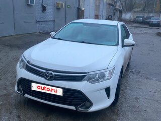 2015 Toyota Camry VII (XV50) Рестайлинг, белый, 1990000 рублей, вид 1