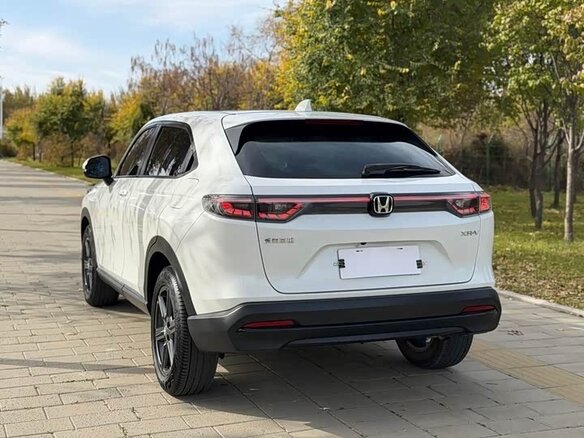2023 Honda HR-V III, белый, 1777000 рублей - вид 4