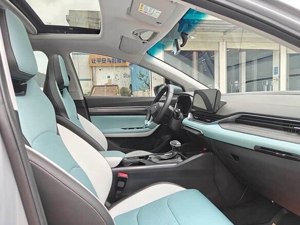 2022 Geely Emgrand S, серебристый, 980000 рублей - вид 9