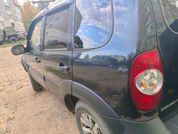 2011 Chevrolet Niva I Рестайлинг, чёрный - вид 3