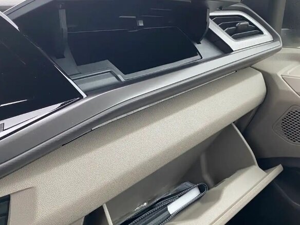 2022 Volkswagen Multivan T7, серый, 5850000 рублей - вид 11