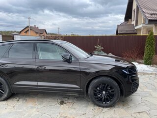 2019 Volkswagen Touareg III, коричневый, 3900000 рублей, вид 3