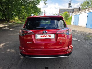 2017 Toyota RAV4 IV (XA40) Рестайлинг, красный, 2000000 рублей, вид 2