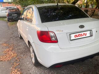 2011 Kia Rio II Рестайлинг, белый, 500000 рублей, вид 3