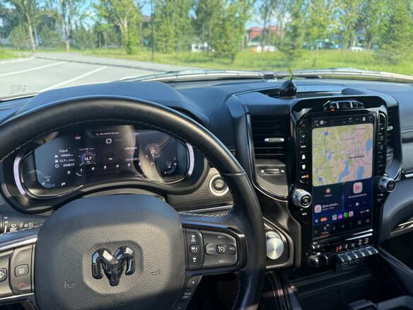 2023 Ram 1500 Quad Cab V, белый, 8550000 рублей - вид 4