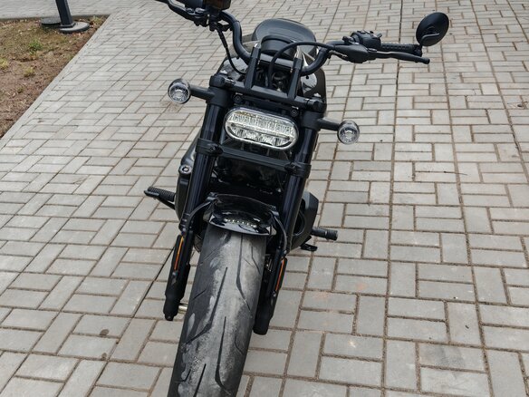 2023 Harley-Davidson Sportster S, серебристый, 1120000 рублей - вид 2