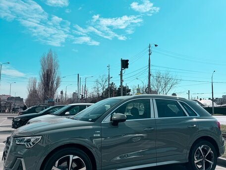 2026 Audi Q3 35 TFSI II (F3), серый, 3999999 рублей, вид 2