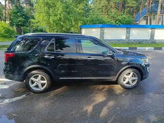 2017 Ford Explorer V Рестайлинг, чёрный, 1880000 рублей, вид 4