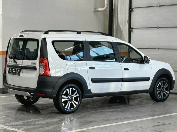 2026 Lada (ВАЗ) Largus Cross I Рестайлинг, белый, 1997000 рублей - вид 5
