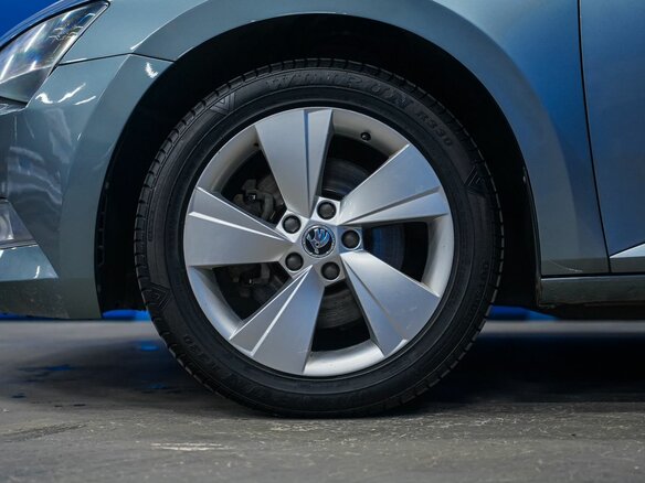 2016 Skoda Superb III, серый, 1400000 рублей - вид 9