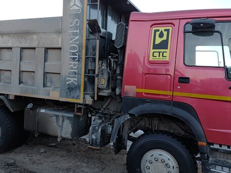 2022 Sinotruk Howo ZZ3327, красный, 3980500 рублей, вид 3