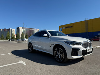 2022 BMW X6 40i III (G06), белый, 9200000 рублей, вид 1