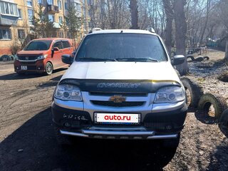 2012 Chevrolet Niva I Рестайлинг, серебристый, 560000 рублей, вид 2
