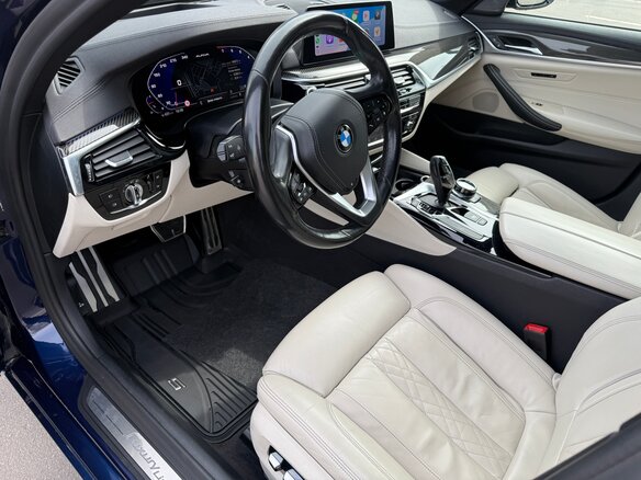 2019 BMW 5 серии 540i xDrive VII (G30/G31/G38), синий, 4520000 рублей - вид 6