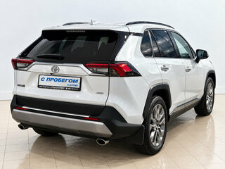 2021 Toyota RAV4 V (XA50), белый, 3250000 рублей, вид 4