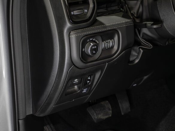 2026 Ram 1500 Crew Cab eTorque V Рестайлинг, серебристый, 11300000 рублей - вид 20