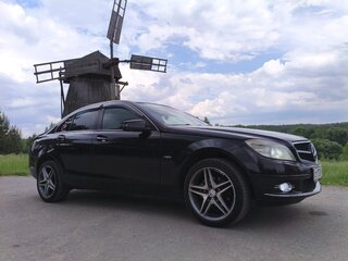 2010 Mercedes-Benz C-Класс 180 BlueEFFICIENCY III (W204), чёрный, 1100000 рублей, вид 4