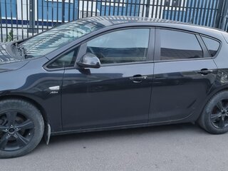 2013 Opel Astra J Рестайлинг, чёрный, 750000 рублей, вид 2