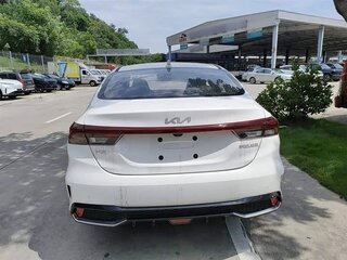 2025 Kia K3 II (China Market) Рестайлинг, белый, 1800000 рублей, вид 4