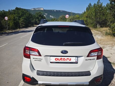 2017 Subaru Outback V, белый, 1900000 рублей, вид 4