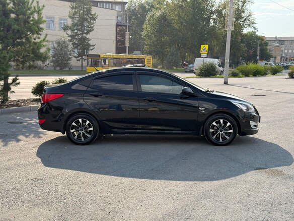 2015 Hyundai Solaris I Рестайлинг, чёрный, 1200000 рублей - вид 2