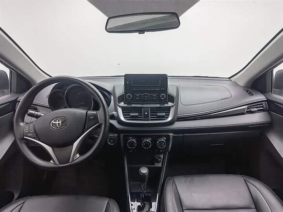 2022 Toyota Yaris L X XP150 Рестайлинг, белый, 1050202 рублей - вид 2