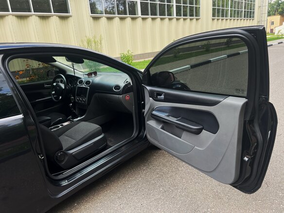 2010 Ford Focus II Рестайлинг, чёрный - вид 6