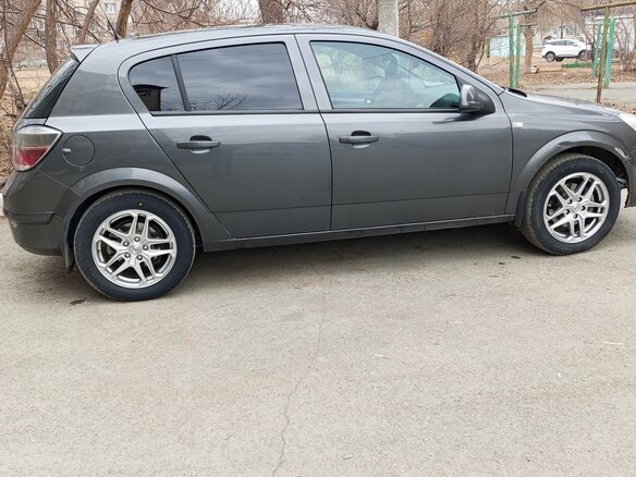 2011 Opel Astra H Рестайлинг, серый, 550000 рублей - вид 1